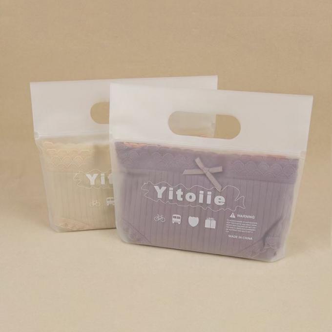 Custom Printing Eco-Friendly Resealable Plastic Ziplock Bags With Handle For Clothes Packaging Bags Με χερούλι για ρούχα 4