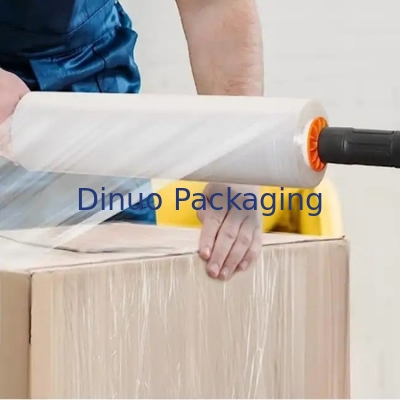 LLDPE κόκκινη ταινία τέντωσης και συρρίκνωσης 0,012 mm σχεδιασμένη με πλαστικό λαβή