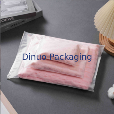 Προσαρμοσμένες αυτοσφραγιζόμενες τσάντες φερμουάρ CPE με τυπωμένο λογότυπο Ματ πλαστική τσάντα με φερμουάρ