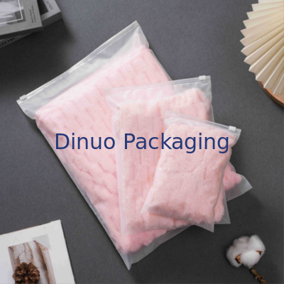 Προσαρμοσμένες αυτοσφραγιζόμενες τσάντες φερμουάρ CPE με τυπωμένο λογότυπο Ματ πλαστική τσάντα με φερμουάρ